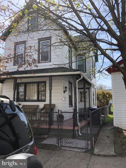 8 Spring Garden St, Riverside, NJ 08075