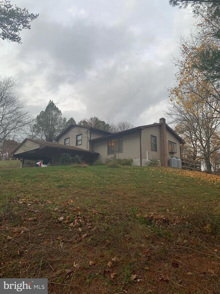 5 Ever Green Ln, Pine Grove, PA 17963