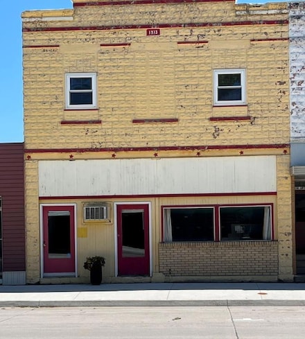 318 Main St, Readlyn, IA 50668
