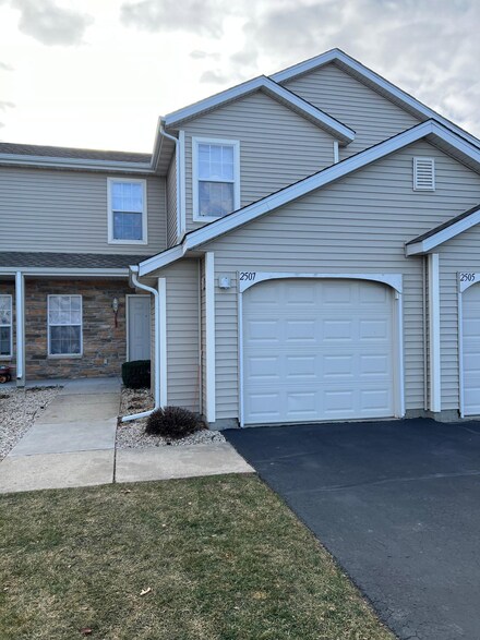 2507 Edgewood Dr, Beloit, WI 53511