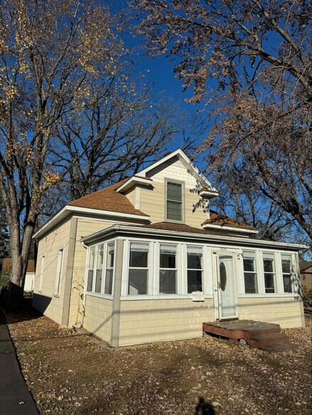 2125 5th St, Saint Paul, MN 55110