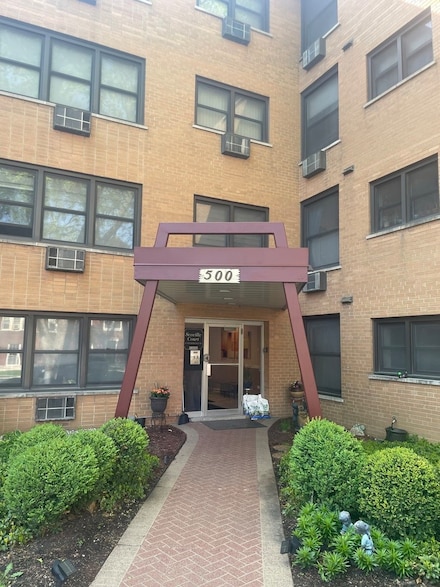 500 Washington Blvd Unit 206, Oak Park, IL 60302