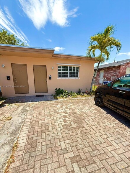 823 NW 9th St Unit 825, Hallandale Beach, FL 33009