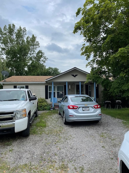 198 Calvary Ln, Angola, IN 46703