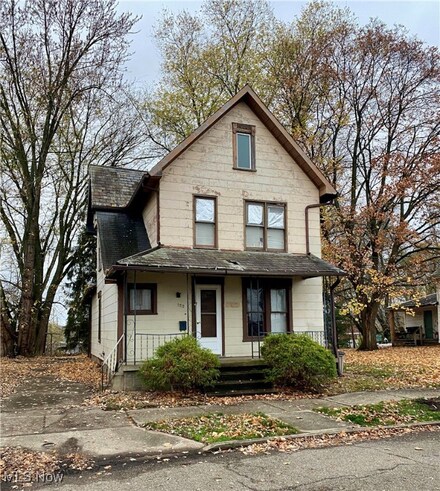 152 Saint Clair Ave SE, New Philadelphia, OH 44663