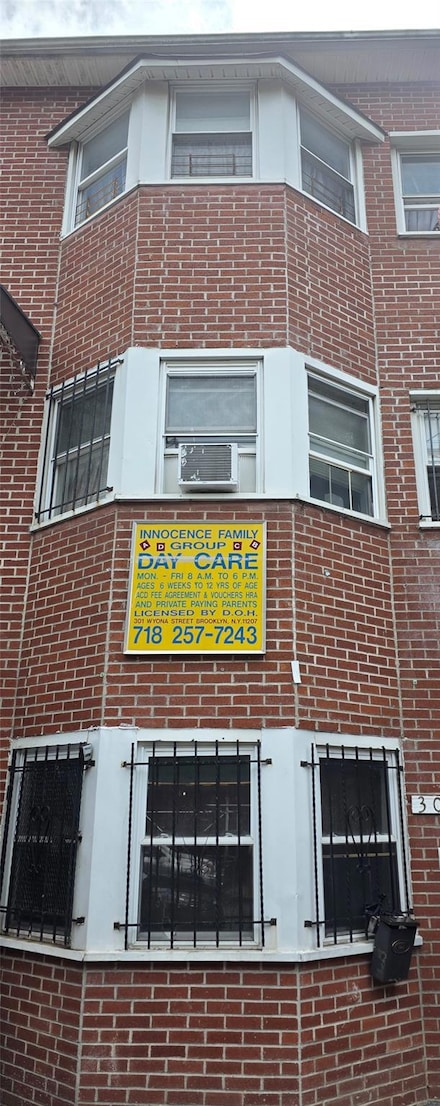 301 Wyona St, Brooklyn, NY 11207