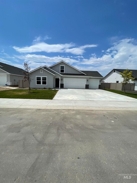 547 Rahara Ave, Middleton, ID 83644
