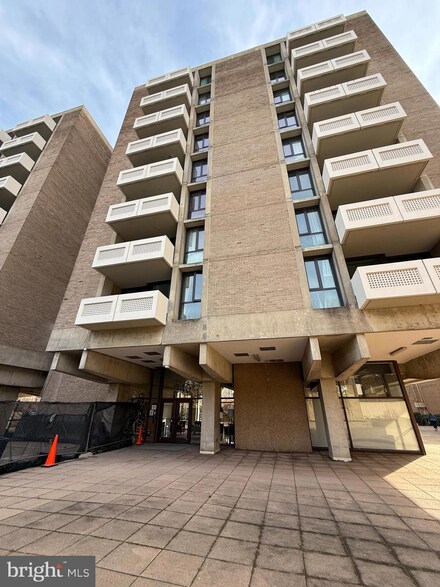 240 M St SW Unit E715, Washington, DC 20024