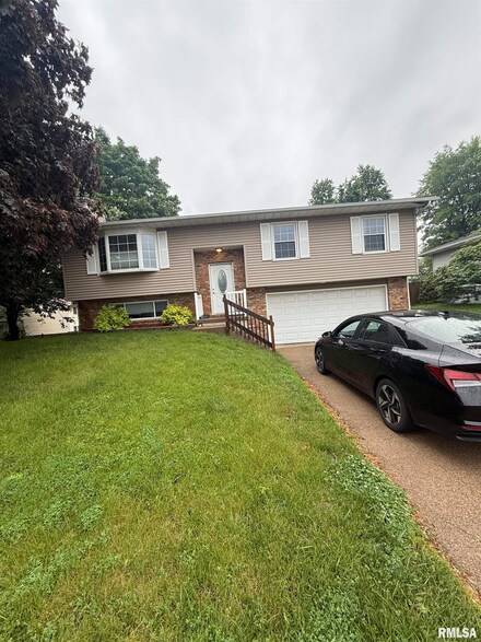 4155 Utica Ridge Rd, Bettendorf, IA 52722
