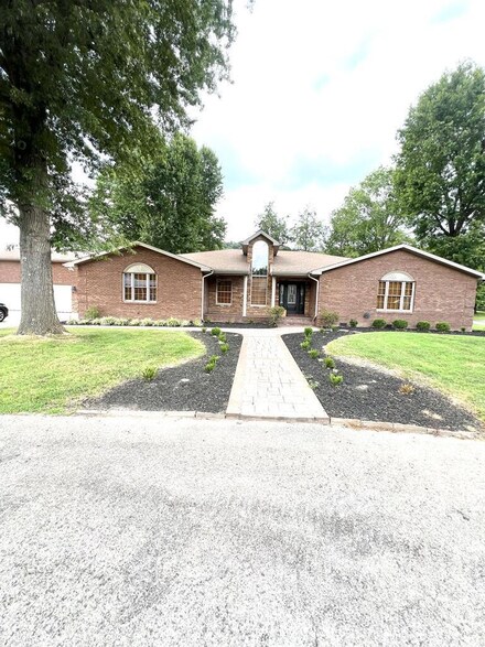 94 Scott Addition Dr, Pikeville, KY 41501