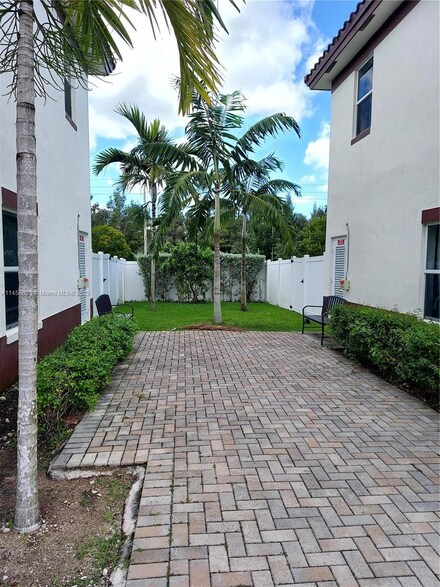 2832 SW 145th Ct, Miami, FL 33175