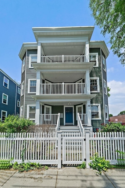 32 Gibson St Unit 2, Dorchester, MA 02122