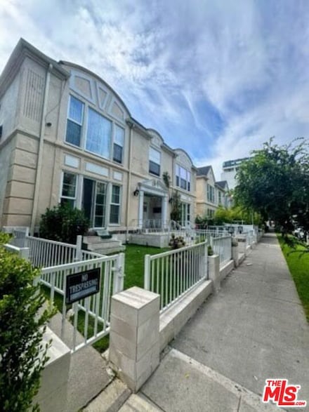 137 S Crescent Dr Unit 5, Beverly Hills, CA 90212