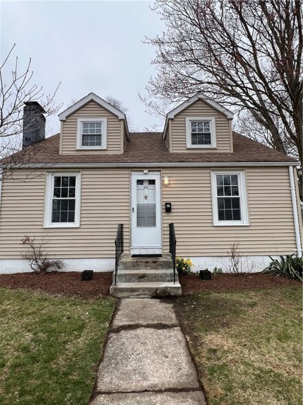 64 Errol St, Warwick, RI 02888
