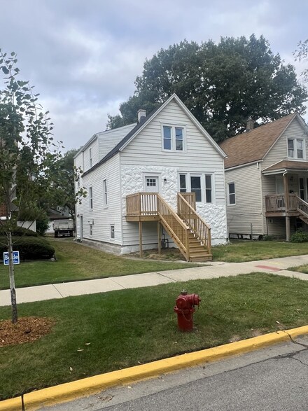 10728 S La Salle St, Chicago, IL 60628