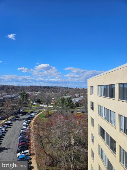 6631 Wakefield Dr Unit 906A, Alexandria, VA 22307
