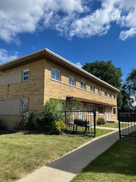 1413 Hervey Ave, North Chicago, IL 60064