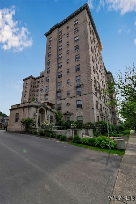 33 Gates Cir Unit 6B, Buffalo, NY 14209