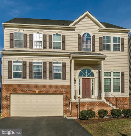 4458 Davis Fairfax Ln, Woodbridge, VA 22192