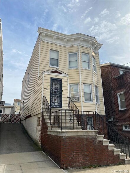 1950 Pilgrim Ave, Bronx, NY 10461