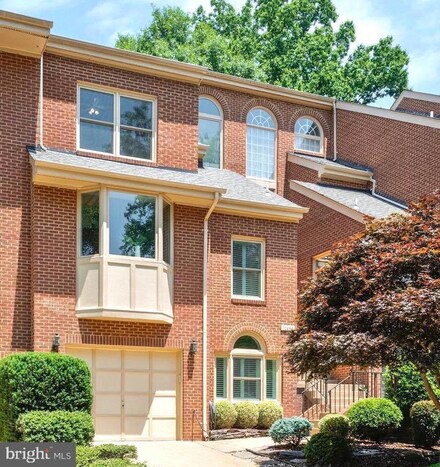 10206 Aspen Willow Dr, Fairfax, VA 22032