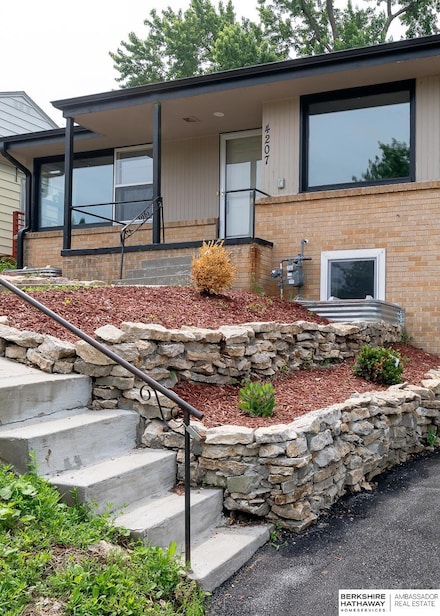4207 Camden Ave, Omaha, NE 68111