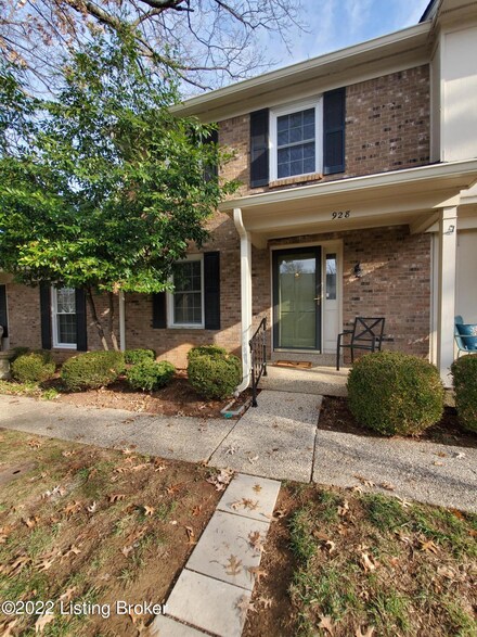 928 Burning Springs Cir, Louisville, KY 40223
