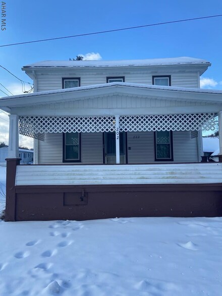 202 S Main St, Port Matilda, PA 16870
