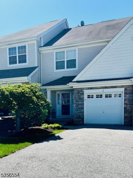 3 Black Bear Ct, Hamburg, NJ 07419