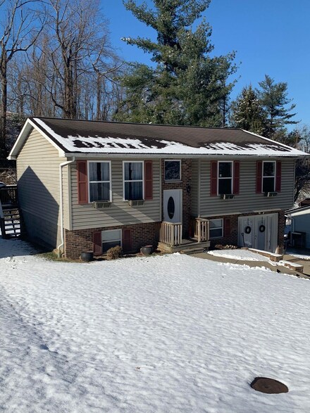 103 Crescent Dr, Ceredo, WV 25507