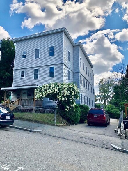 38 Columbia St, Worcester, MA 01604