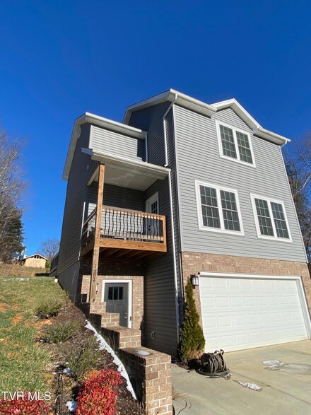 1404 Indian Ridge Rd, Johnson City, TN 37604