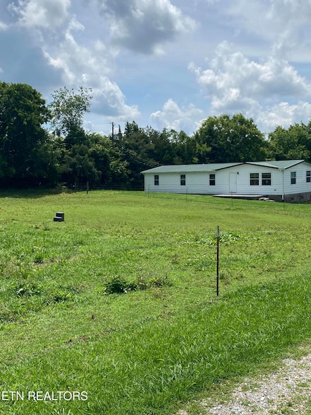 609 S Carter School Rd, Strawberry Plains, TN 37871