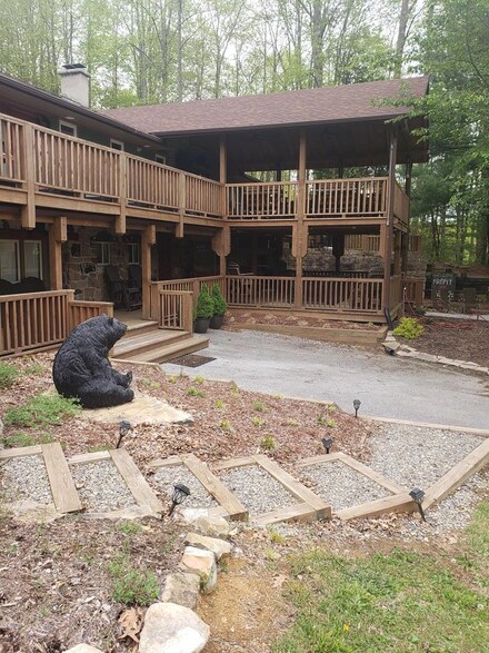 7536 New Hope Rd, Bluefield, WV 24701