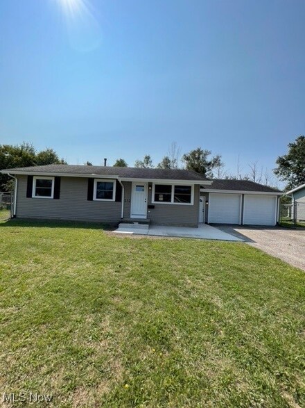 512 Crickett Rd, Chardon, OH 44024