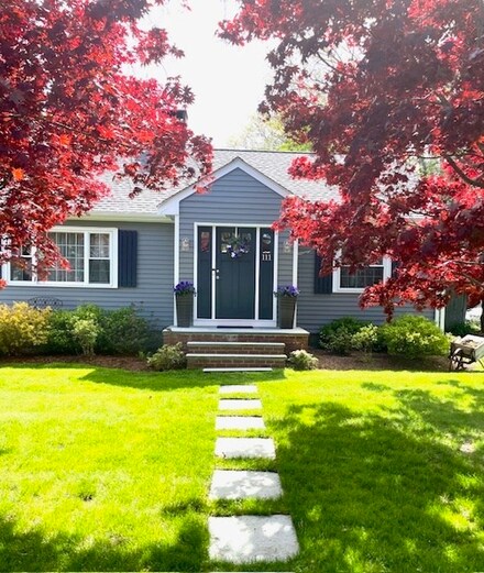 111 Lakeshore Dr, Westwood, MA 02090