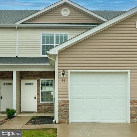 14 Beaulah Ct, Bunker Hill, WV 25413