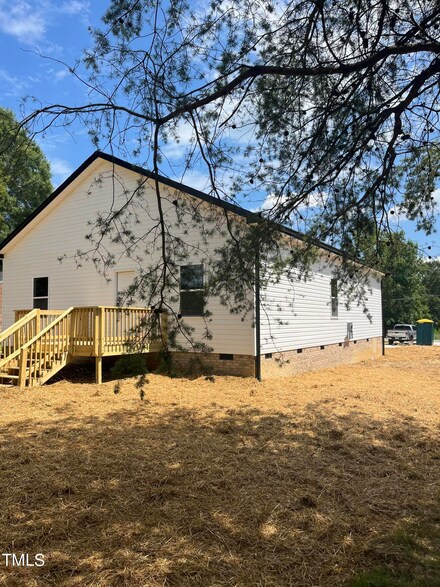 1652 Lower Hopedale Rd, Burlington, NC 27217