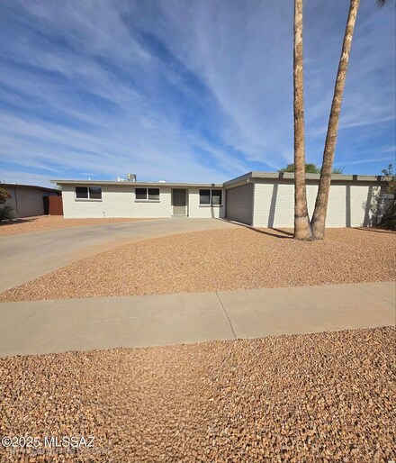 2302 S Cathy Ave, Tucson, AZ 85710