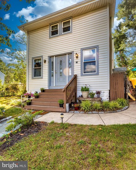 76 Chestnut Ln, Pine Hill, NJ 08021