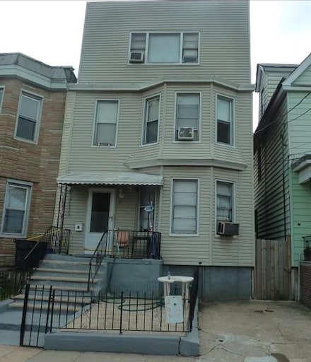 35 Orient Ave, Jersey City, NJ 07305