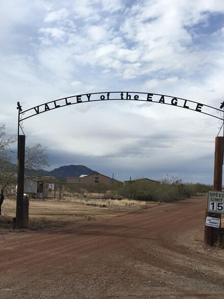 001 N West Rd, Aguila, AZ 85320