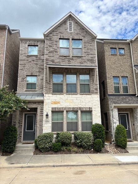 131 Peach Orchard Ln, Euless, TX 76040