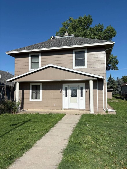 408 N State St, Norton, KS 67654