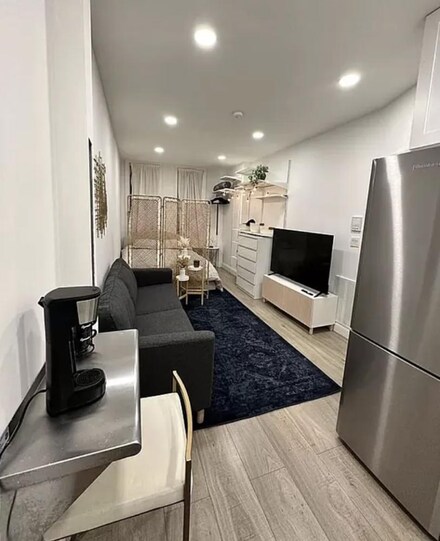 170 E 100th St Unit 1-W, New York, NY 10029