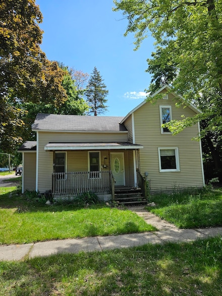 189 Banks St, Coloma, MI 49038