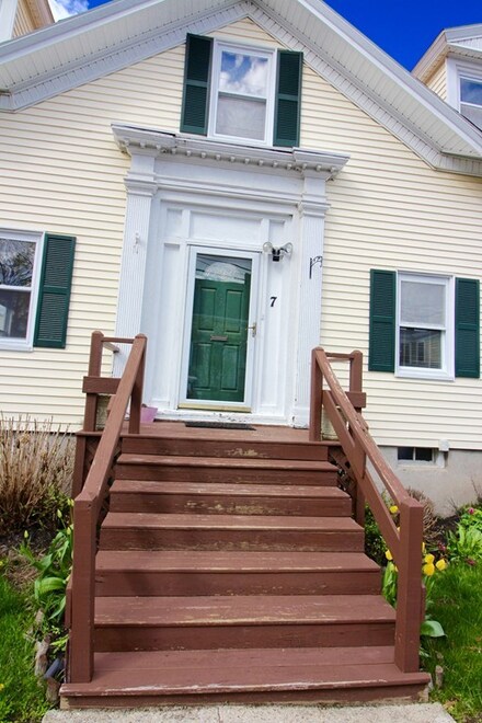 7 Beacon St, Salem, MA 01970