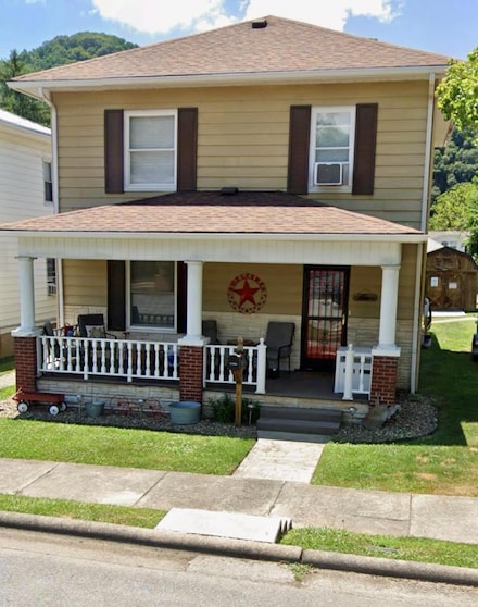 204 Miller Ave, Hinton, WV 25951