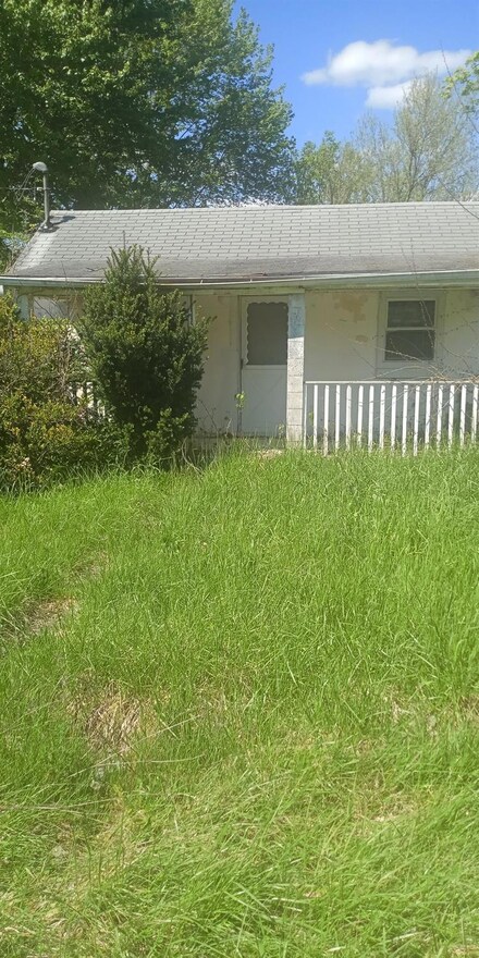35 Maple St, Sardinia, OH 45171