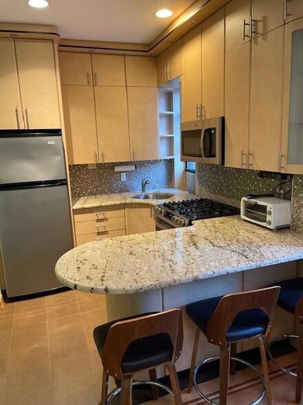 601 Brightwater Ct Unit 2L, Brooklyn, NY 11235